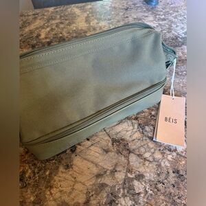 Brand New - BEIS - Olive Dopp Kit